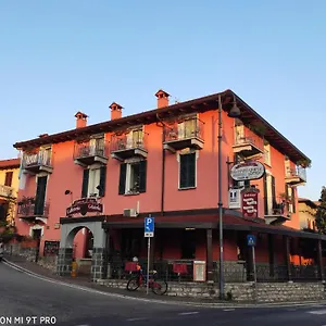 Couette-café Azzano Holidays, Mezzegra